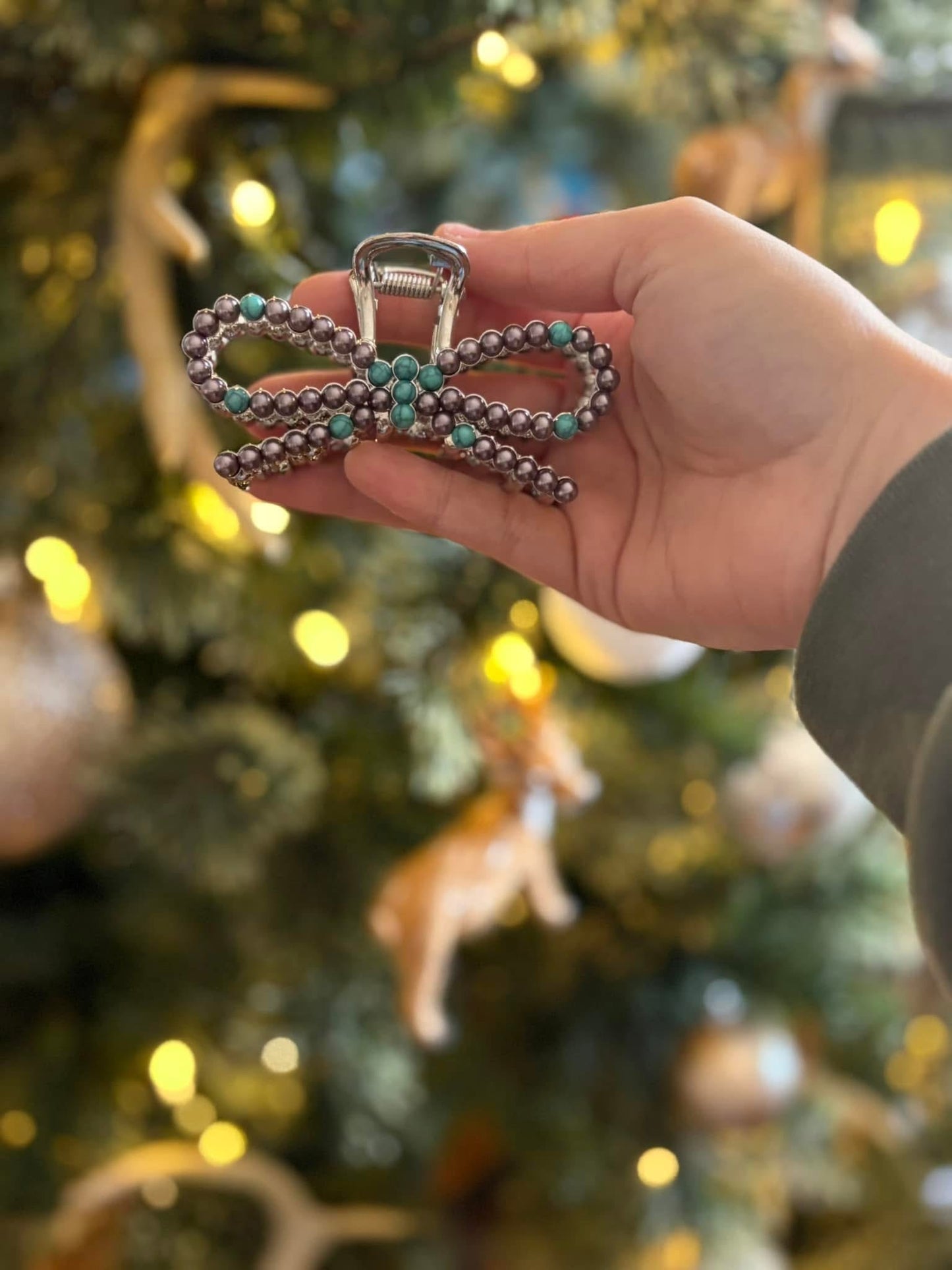 turquoise/faux pearl bow clip