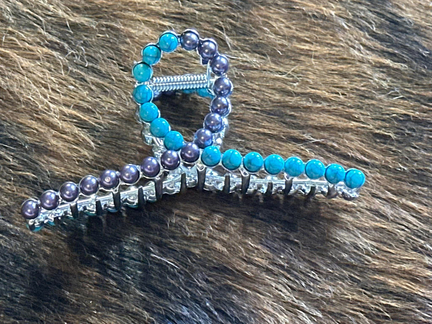 HALF PEARL/HALF TURQUOISE METAL CLAW CLIP